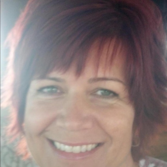 Meet your Posher, Lynn - Picture 2 of 3